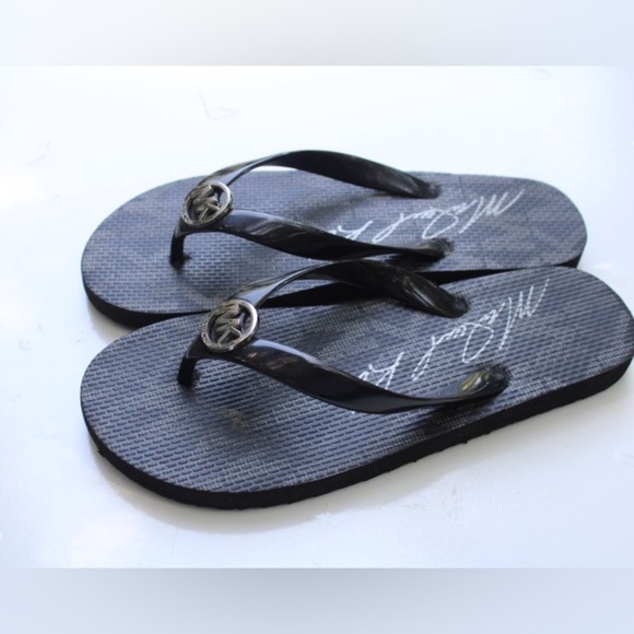 Michael Kors flip flop sandals - Picture 2 of 7